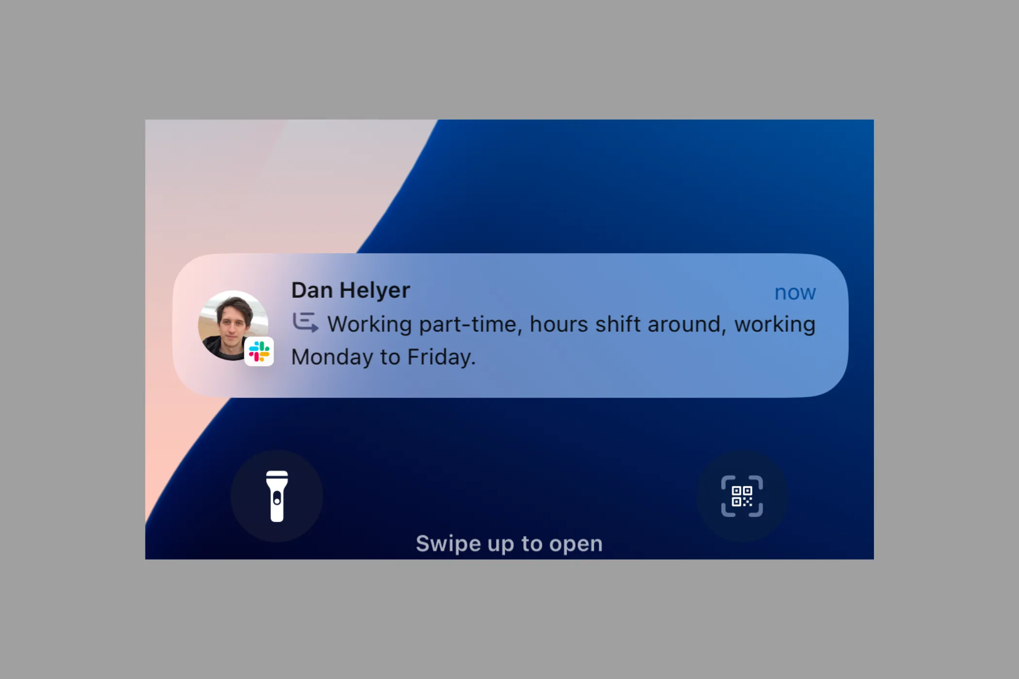 Ảnh chụp màn hình tính năng Tóm tắt Thông báo của Apple Intelligence, hiển thị tóm tắt nhiều tin nhắn từ Slack.