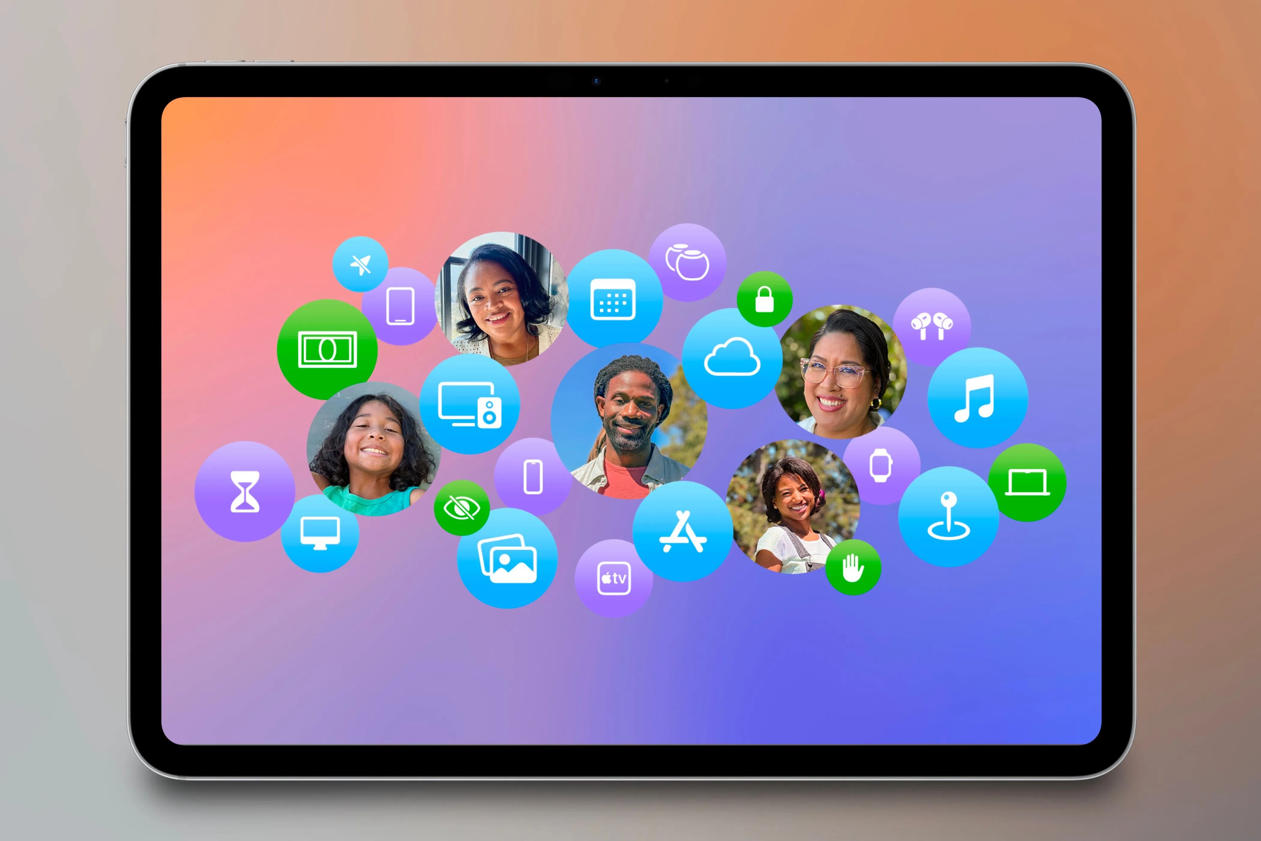 Các biểu tượng Family Sharing hiển thị trên iPad với nền đầy màu sắc.