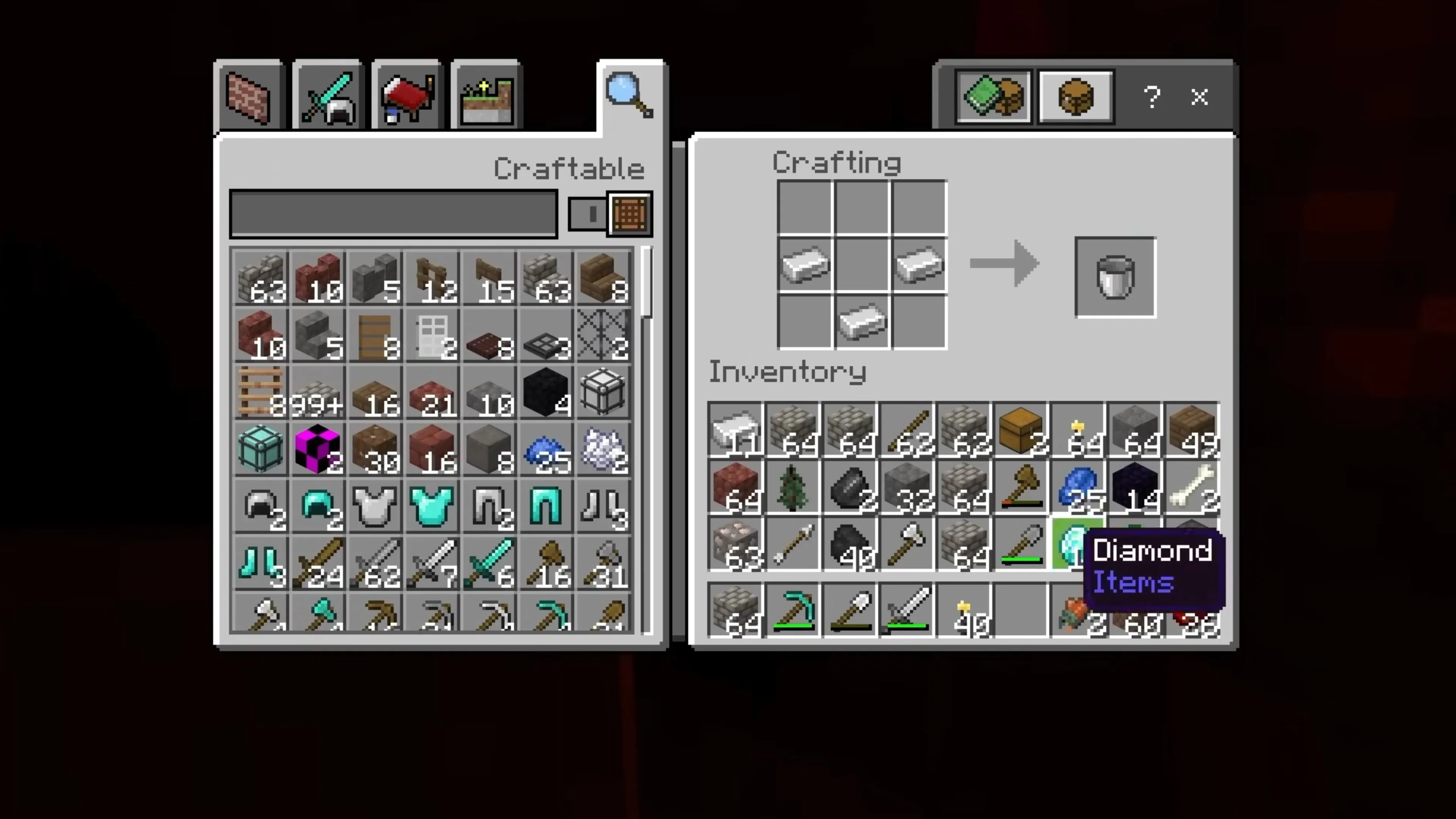 Cảnh buổi tối trong Minecraft với những cây cầu gỗ và đèn lồng soi sáng