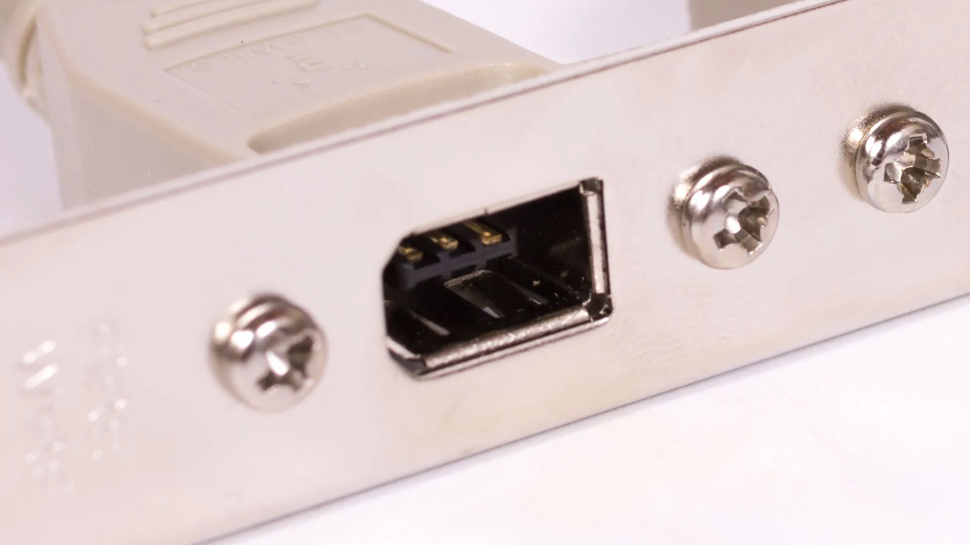 Cáp FireWire và các cổng kết nối cũ