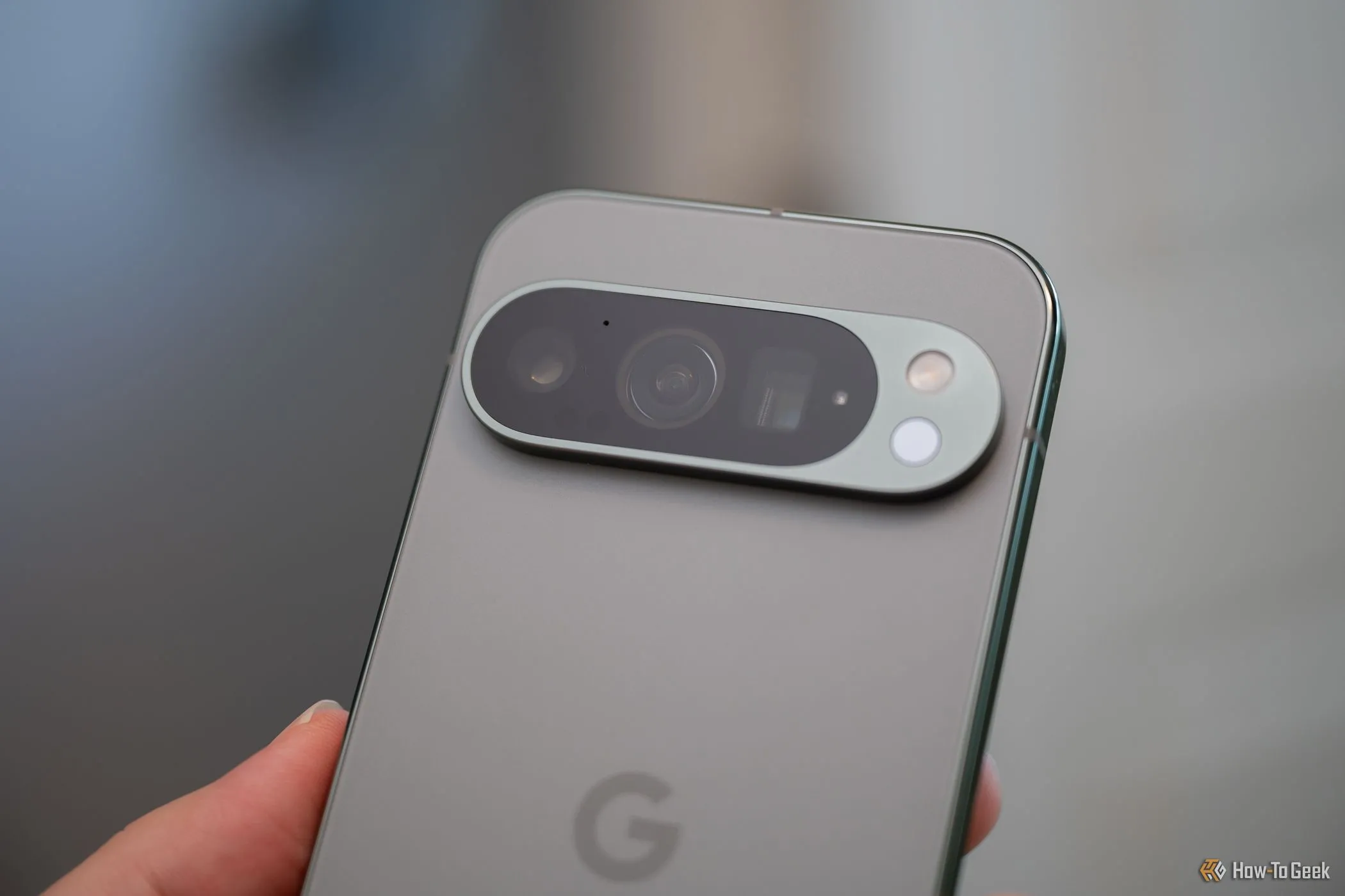 Cụm camera sau lồi trên Google Pixel 9 Pro, minh họa công nghệ camera smartphone hiện đại và sự phức tạp vượt xa số megapixel đơn thuần.