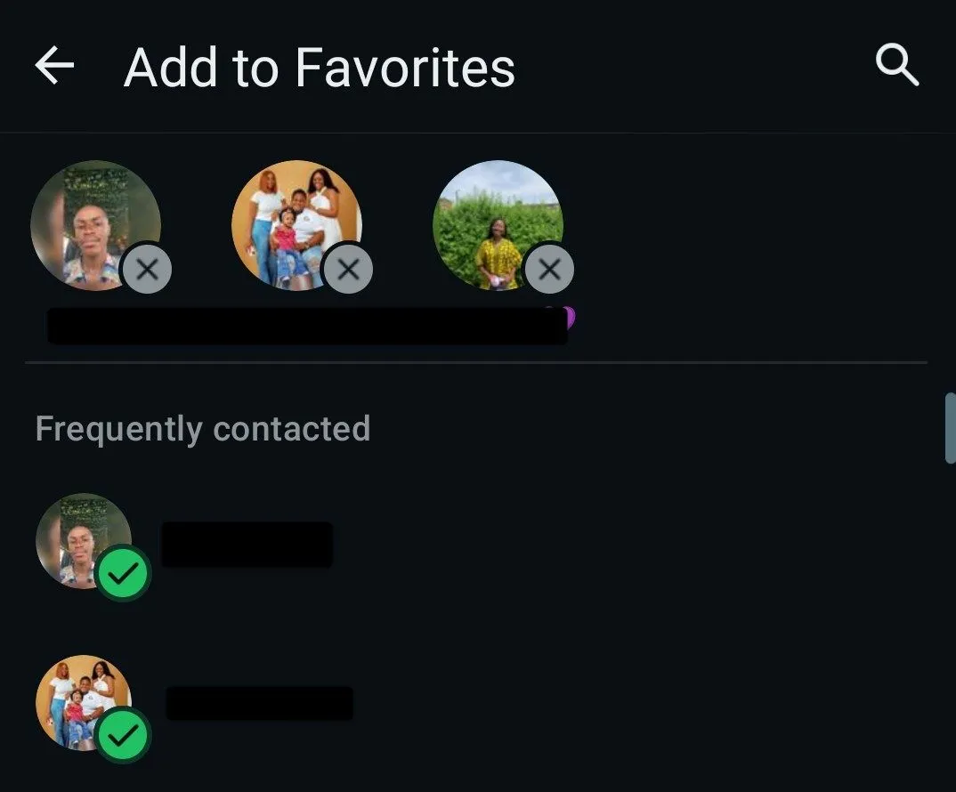 Danh sách các liên hệ hiển thị trên WhatsApp, cho phép người dùng chọn và thêm vào mục &quot;Yêu thích&quot;.