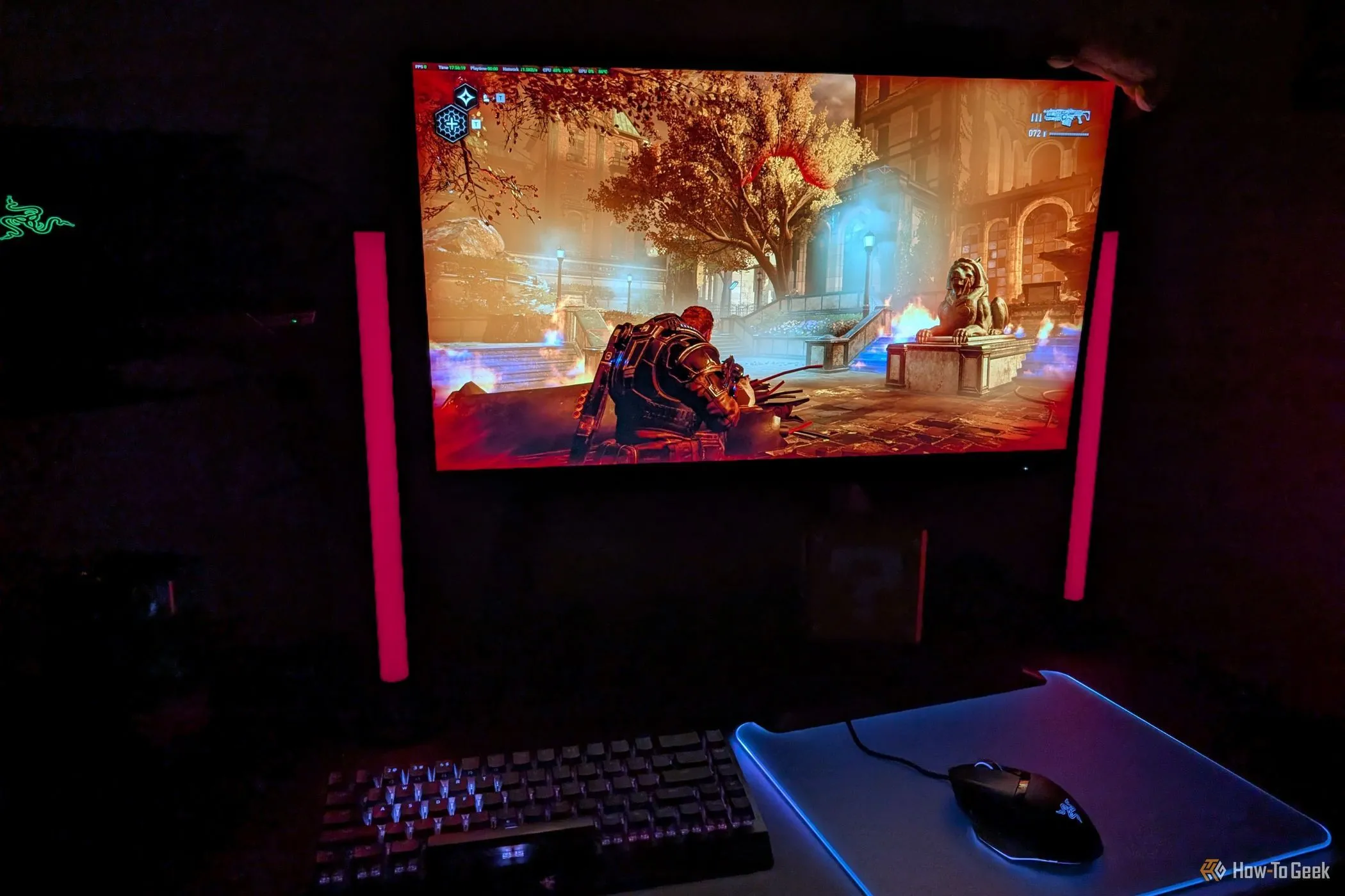Đèn Razer Aether Light Bars chuyển đỏ phản ánh sát thương trong game Gears 5
