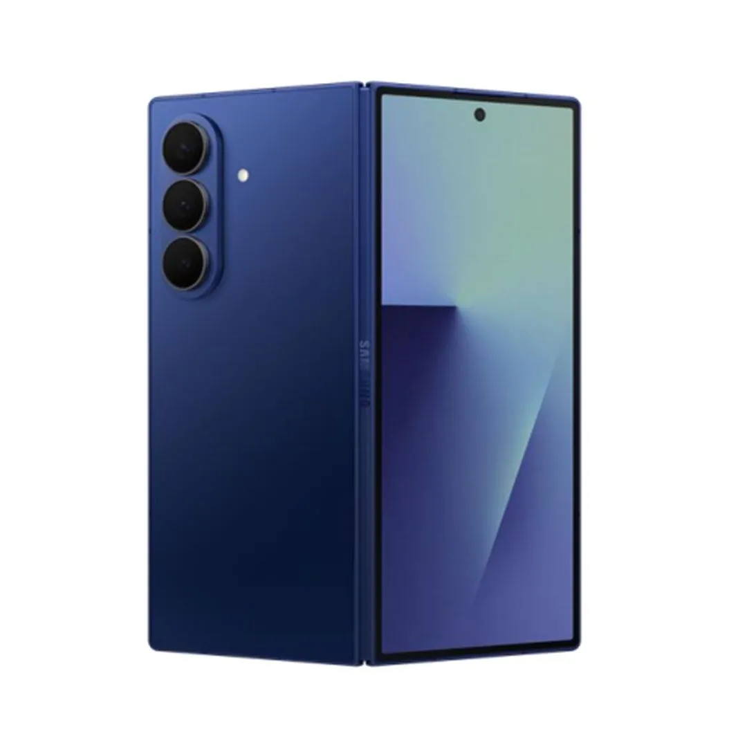 Điện thoại Samsung Galaxy Z Fold 7 màu đen đang mở ra, hiển thị màn hình bên trong