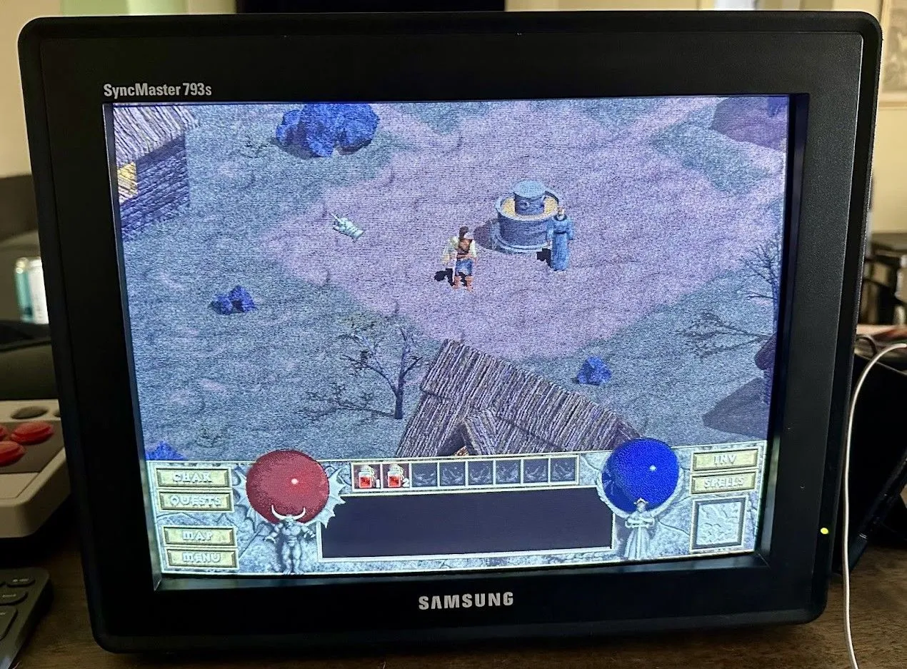 Game Diablo đang chạy trên màn hình CRT