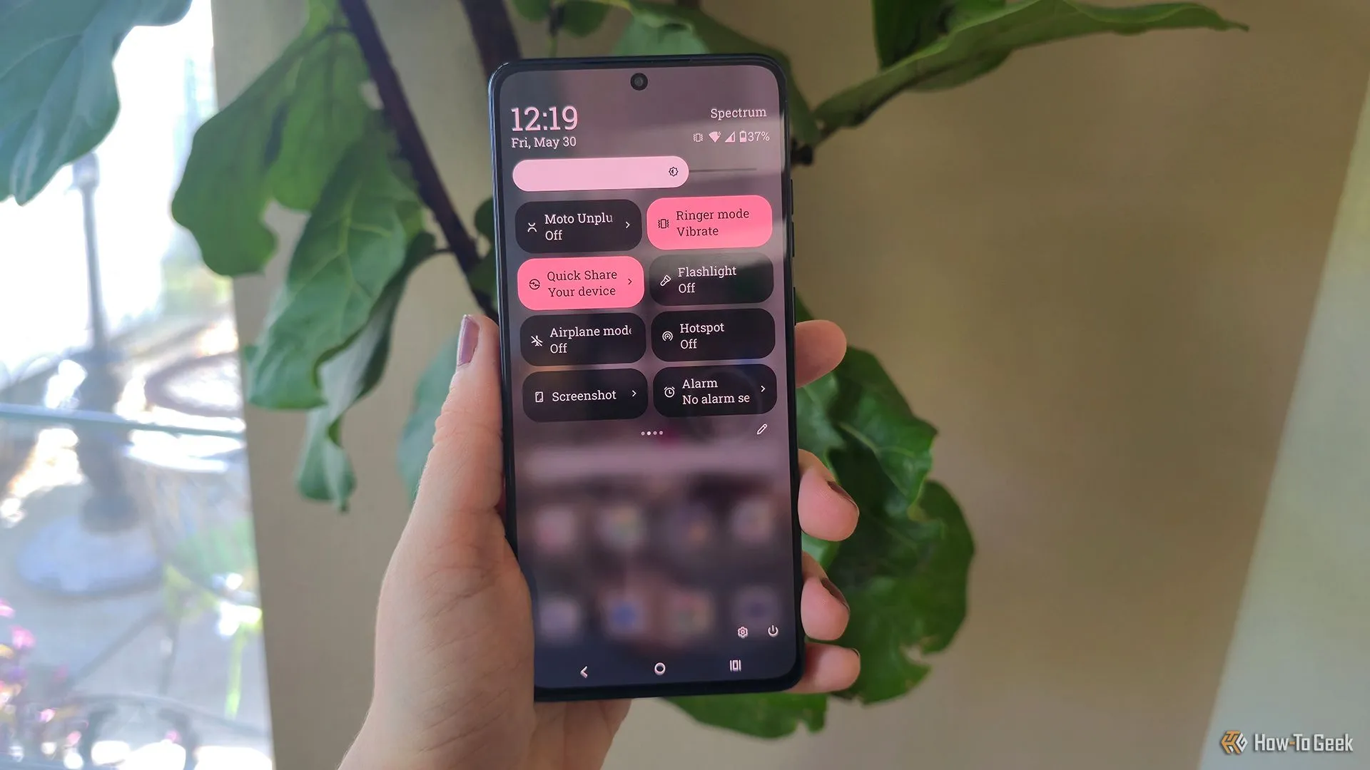 Giao diện Android 15 mượt mà trên Motorola Moto G Stylus (2025).