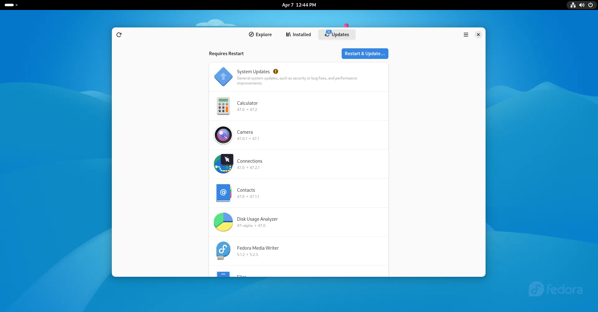Giao diện GNOME Software hiển thị các bản cập nhật phần mềm đang chờ trên Fedora