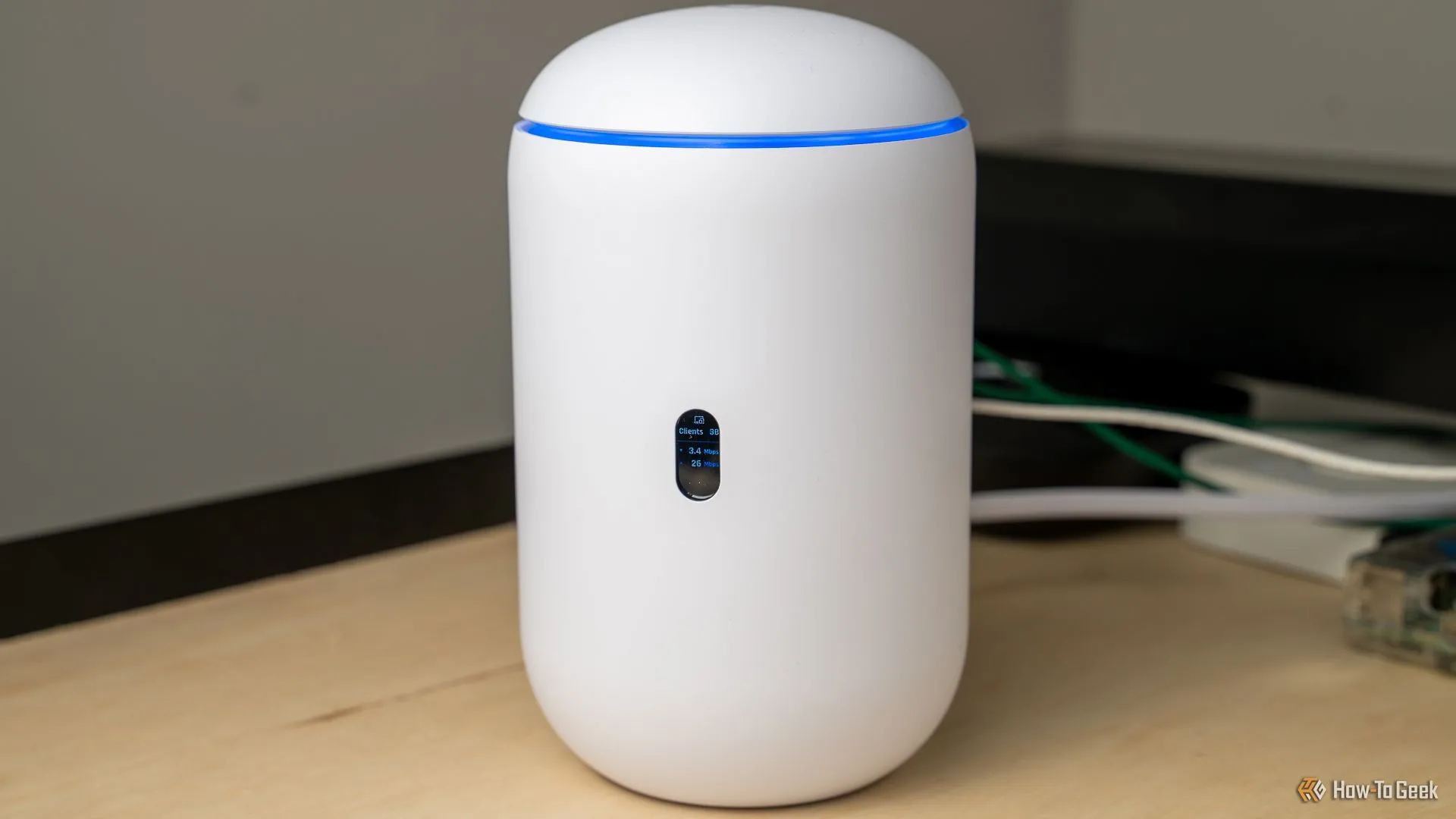 Giao diện quản lý Unifi thống nhất và trực quan giúp người dùng dễ dàng cấu hình VLAN và tường lửa.