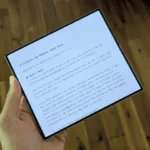Giao diện ứng dụng iA Writer hoạt động trên điện thoại Samsung Galaxy Z Fold 6, thể hiện trải nghiệm viết không phân tâm