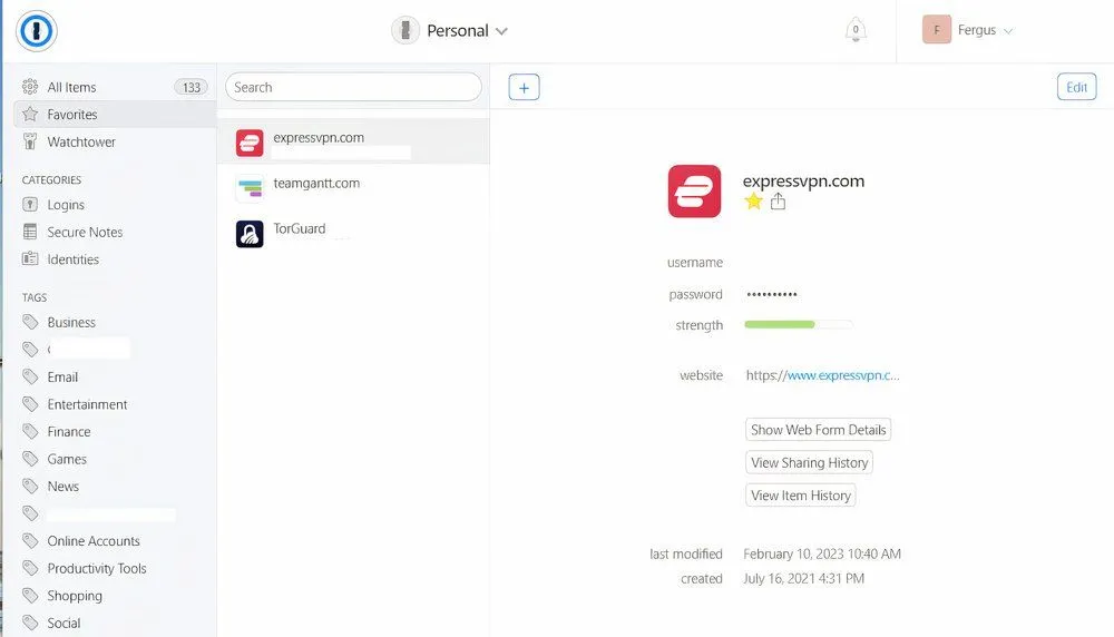 Giao diện web của 1Password hiển thị các tính năng quản lý và sắp xếp mục nhập mật khẩu hiệu quả.