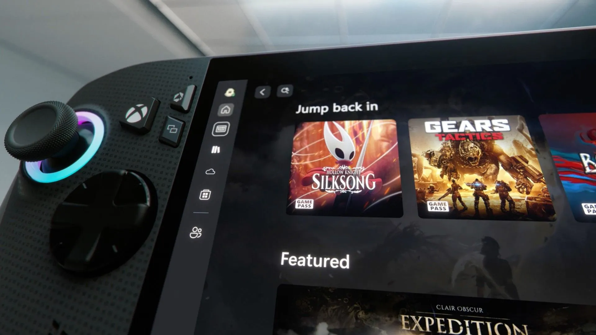 Giao diện Xbox App Dashboard trên Xbox ROG Ally X, với các biểu tượng game nổi bật.