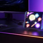 Govee Gaming Pixel Light hiển thị các hoạt ảnh pixel art trên bàn gaming, với màn hình LED sắc nét và thiết kế công nghiệp hiện đại