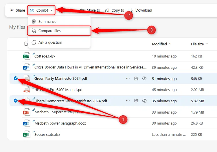 Hai file PDF được chọn trên OneDrive online, nút &quot;Compare Files&quot; trong menu Copilot được tô sáng.
