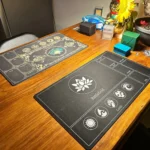 Hai tấm lót chơi Magic The Gathering được mua từ Temu, minh họa sản phẩm chất lượng