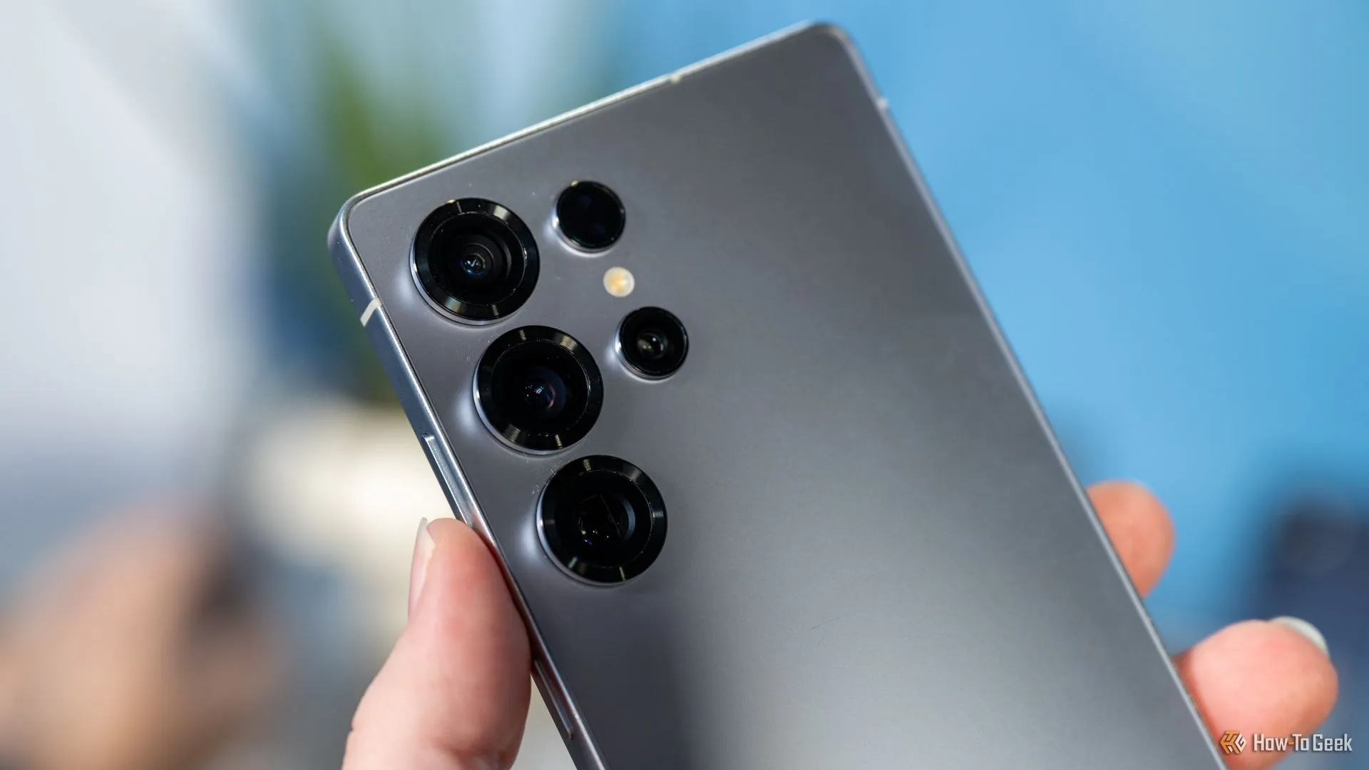 Hệ thống camera và cảm biến ở mặt sau của Samsung Galaxy S25 Ultra