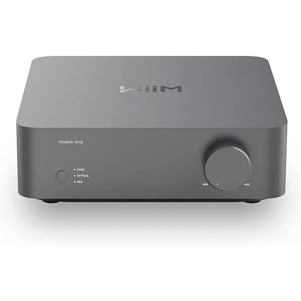 Hình ảnh cận cảnh bộ khuếch đại WiiM Vibelink Amplifier với thiết kế tối giản, sang trọng và núm điều khiển trung tâm