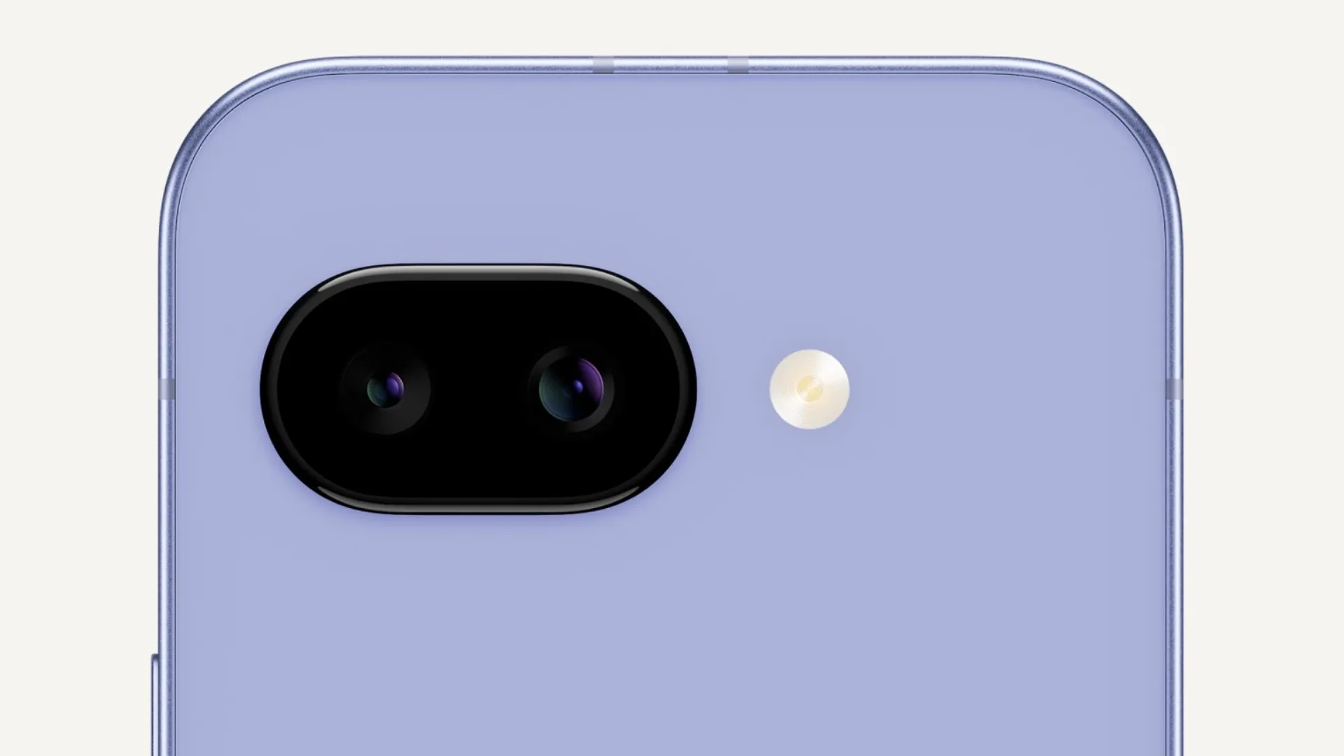 Hình ảnh cận cảnh cụm camera sau của Google Pixel 9a, tập trung vào hai ống kính và đèn flash, thể hiện sự thay đổi trong thiết kế so với các phiên bản Pixel trước.