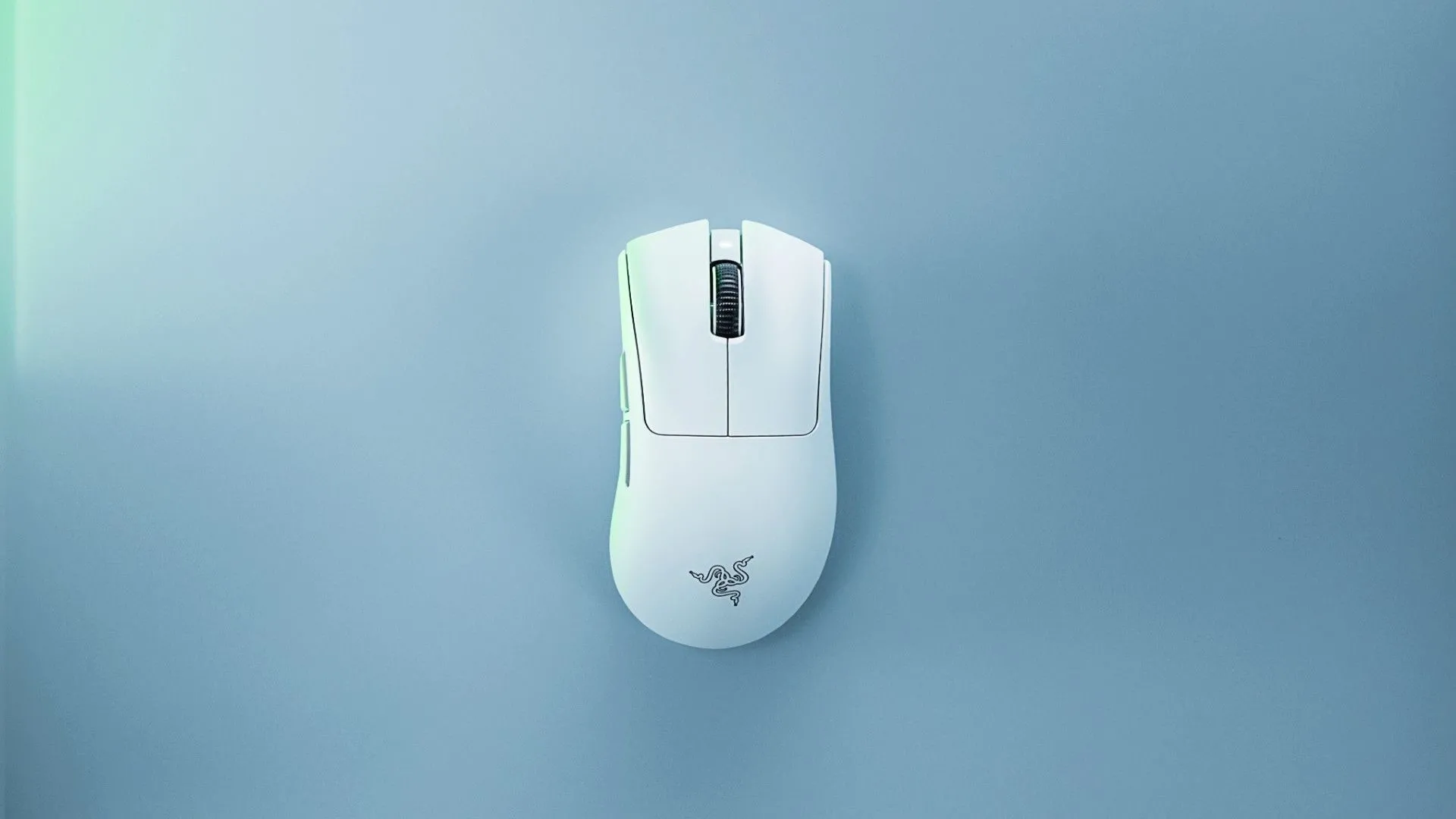 Hình ảnh chuột gaming Razer DeathAdder V4 Pro màu đen trên nền xám, thể hiện thiết kế công thái học và trọng lượng siêu nhẹ.