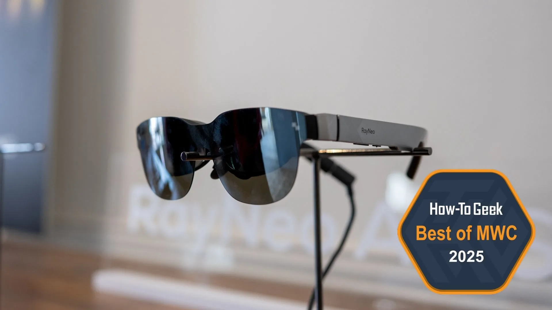 Kính thực tế mở rộng TCL RayNeo Air 3s AR glasses trưng bày tại MWC 2025