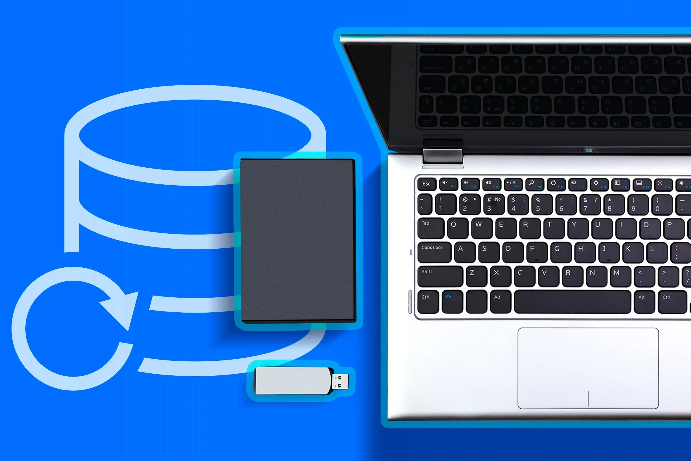 Laptop đặt cạnh USB và ổ cứng ngoài, biểu tượng sao lưu dữ liệu thể hiện quy trình backup an toàn.