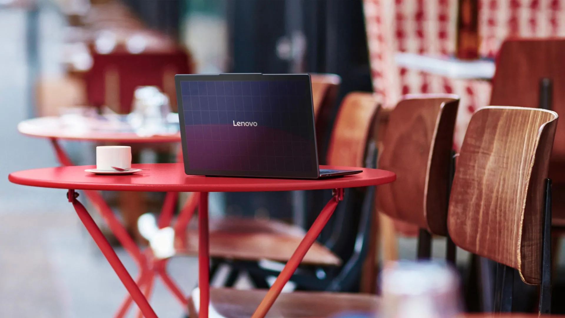 Laptop Lenovo Yoga Concept tích hợp tấm pin năng lượng mặt trời