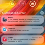 Màn hình khóa iPhone hiển thị tóm tắt thông báo AI từ Apple Intelligence trong bản cập nhật iOS 18.3.