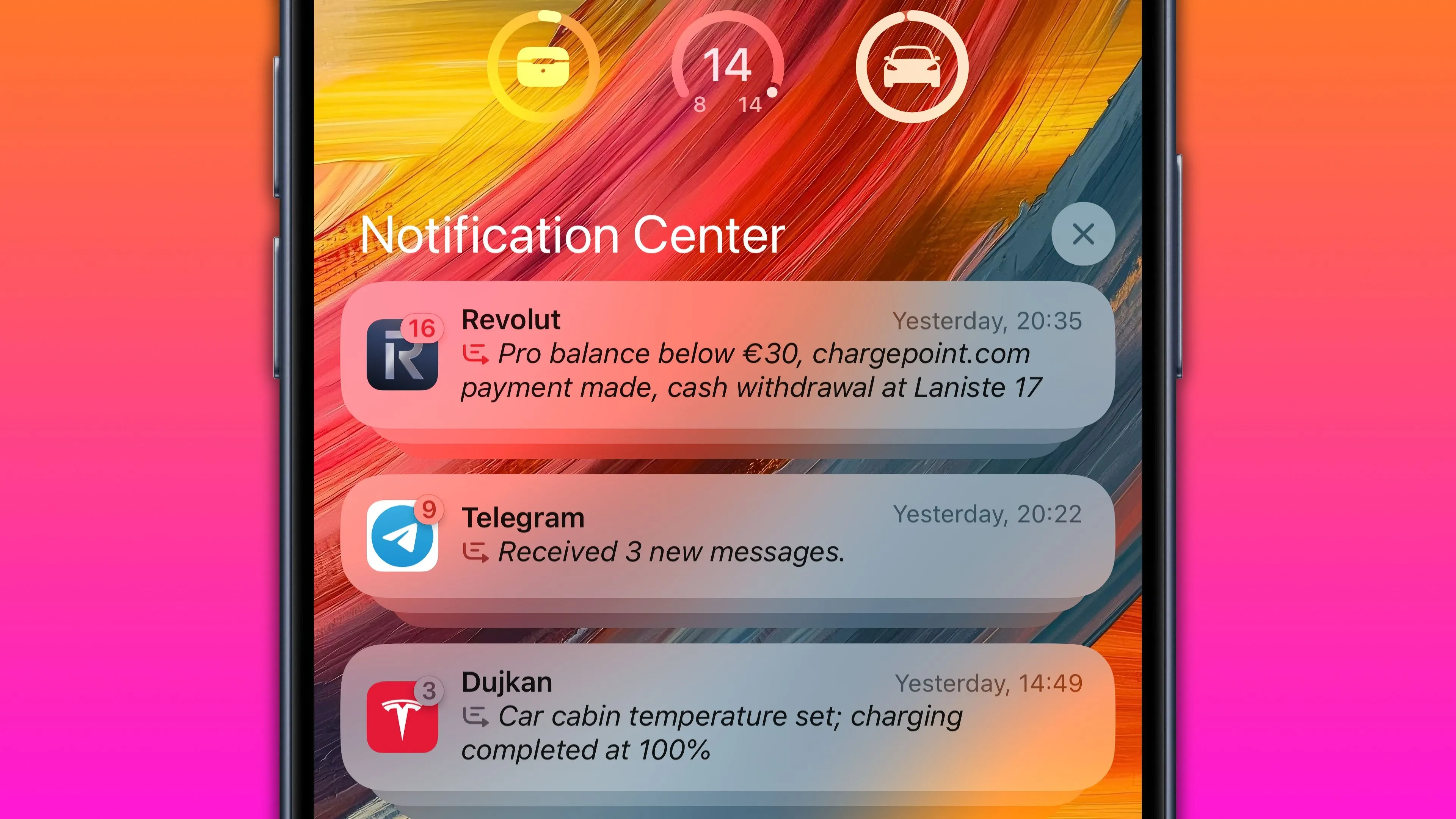 Màn hình khóa iPhone hiển thị tóm tắt thông báo AI từ Apple Intelligence trong bản cập nhật iOS 18.3.