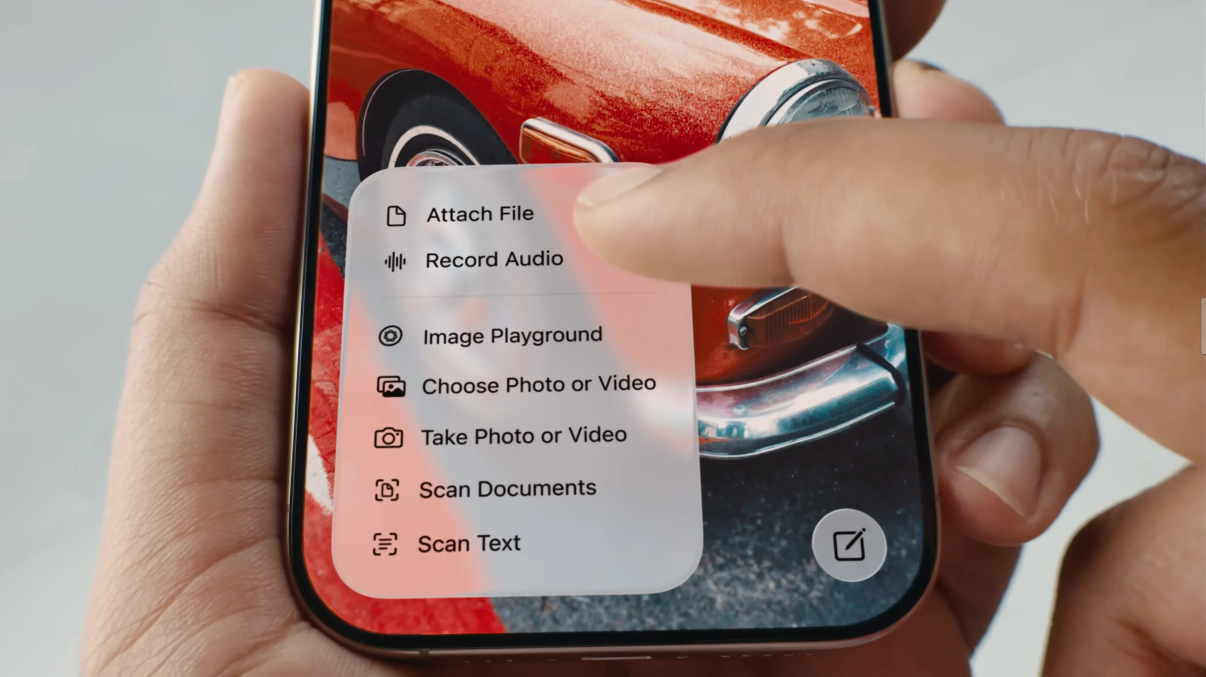 Menu ngữ cảnh Liquid Glass trên iOS 26 khi bôi đen văn bản.