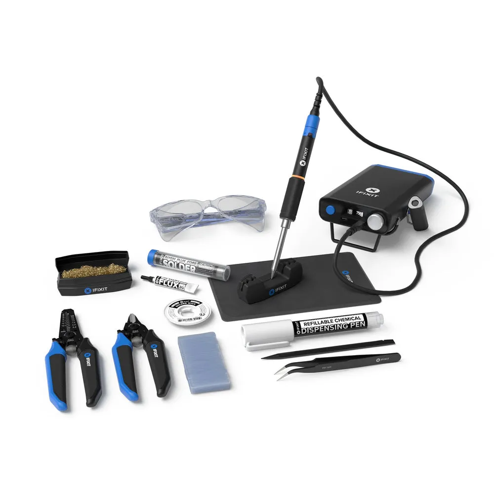 Mỏ hàn iFixit FixHub Power Series đang được sử dụng để hàn mạch điện tử