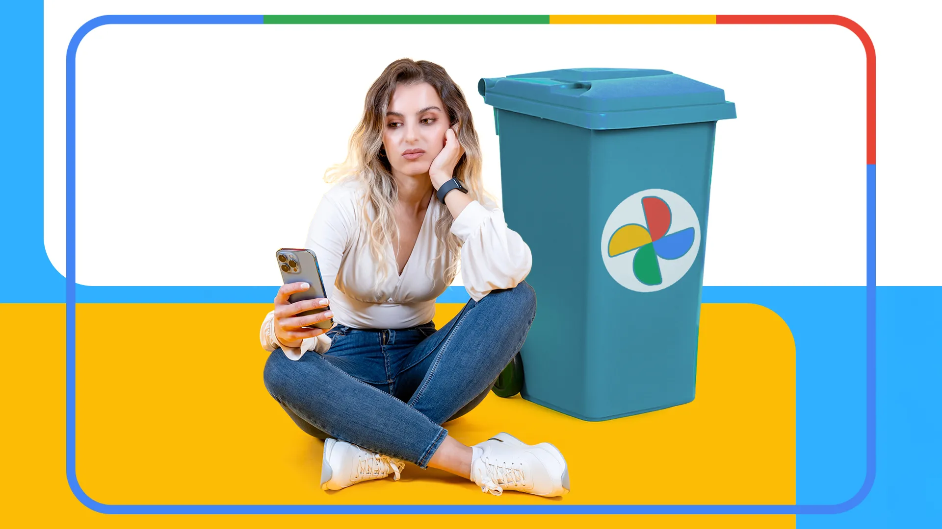 Một người phụ nữ đang ngồi trên sàn nhà với vẻ mặt thất vọng khi nhìn vào điện thoại, bên cạnh một thùng rác màu xanh có logo Google Photos, trước phông nền đầy màu sắc lấy cảm hứng từ Google.