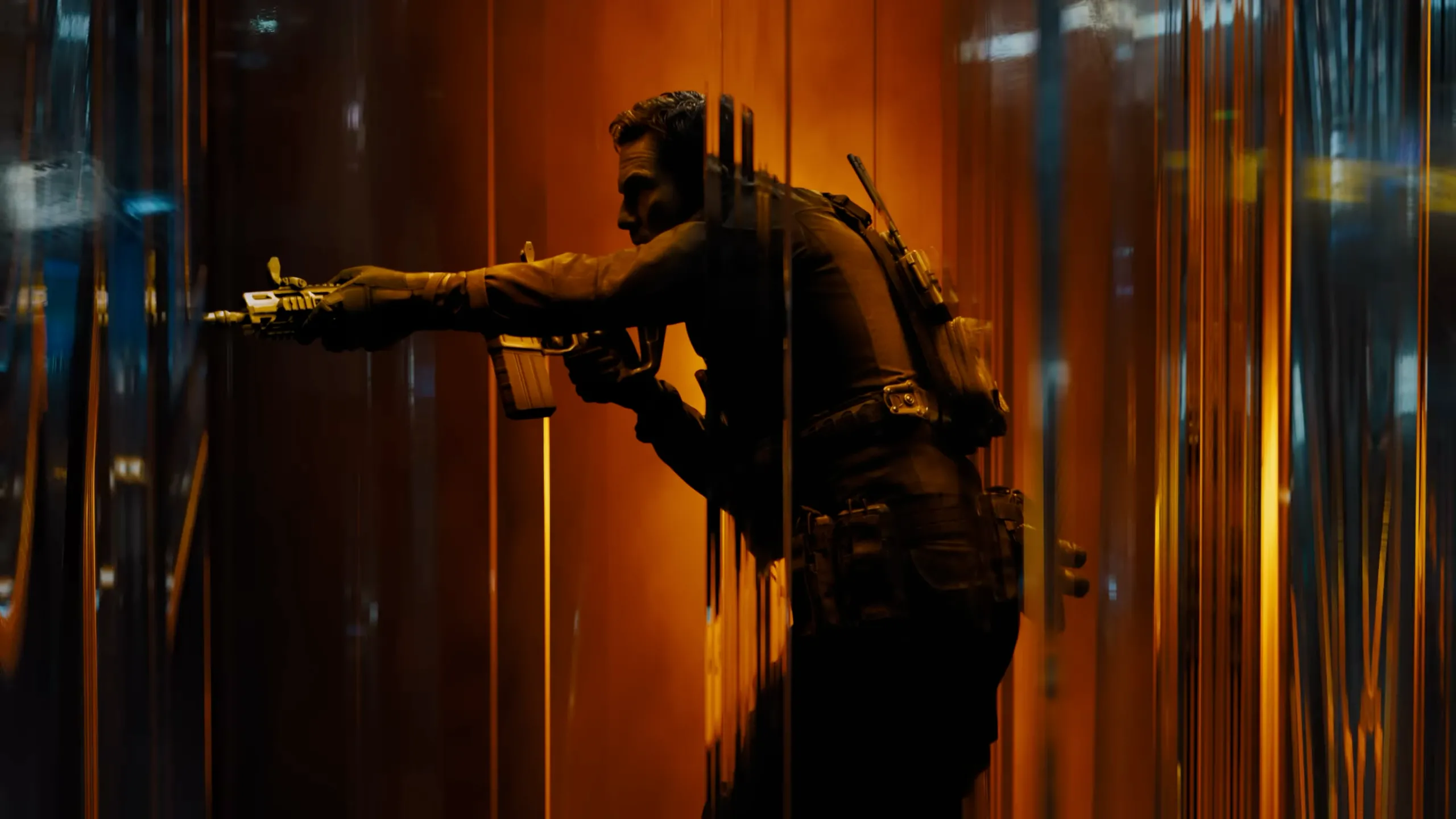 Nhân vật chính cầm súng trong trailer CG công bố game Call of Duty: Black Ops 7.