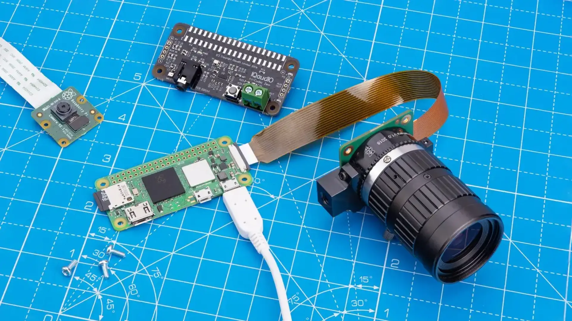 Raspberry Pi Zero 2 W kích thước nhỏ gọn được tích hợp vào camera DIY