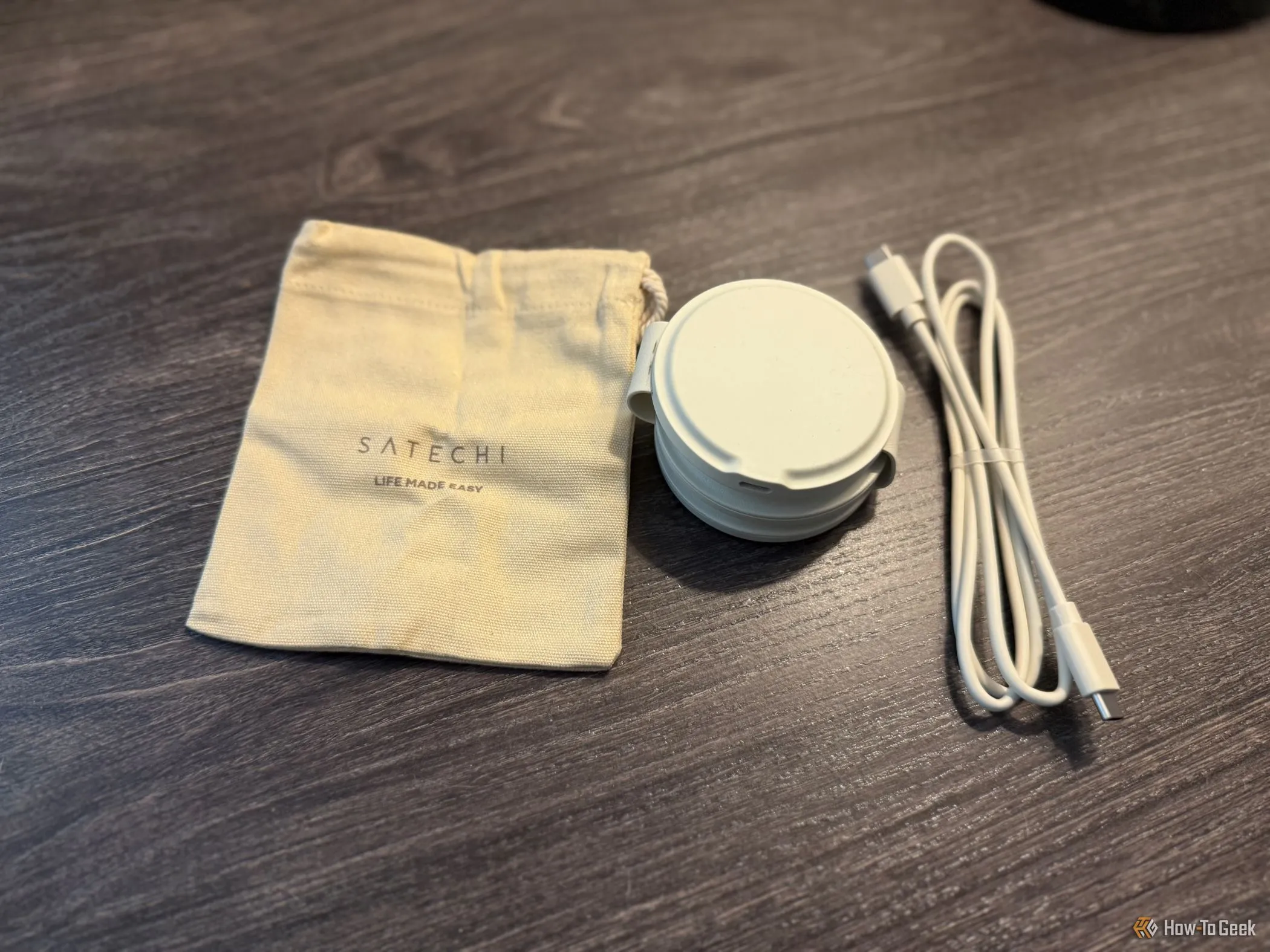 Satechi OntheGo 3-in-1 gấp gọn kèm túi đựng và cáp sạc USB-C