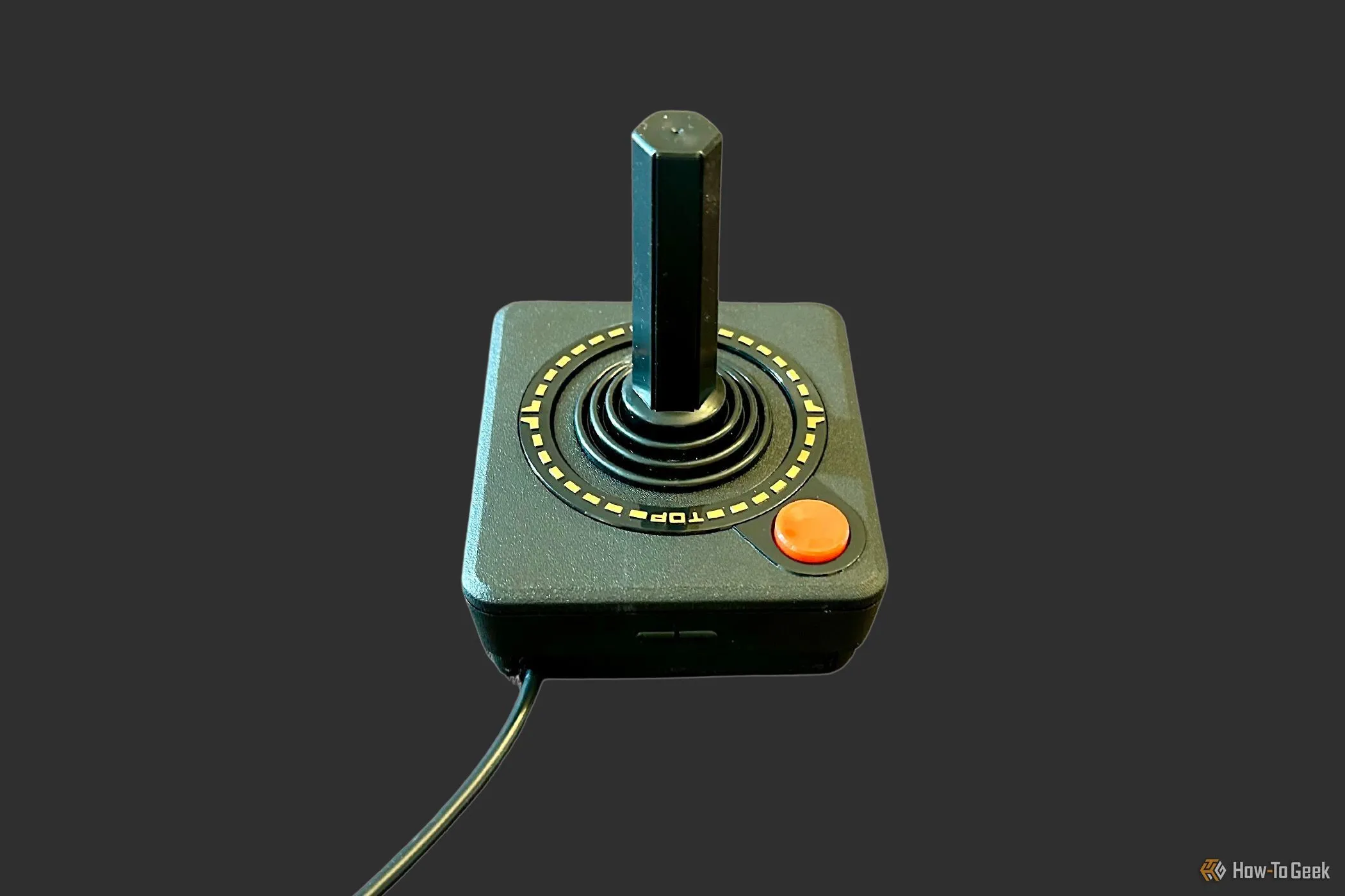 THE400 Mini Joystick, đại diện cho thiết kế tay cầm joystick đơn giản thời kỳ đầu của máy tính.