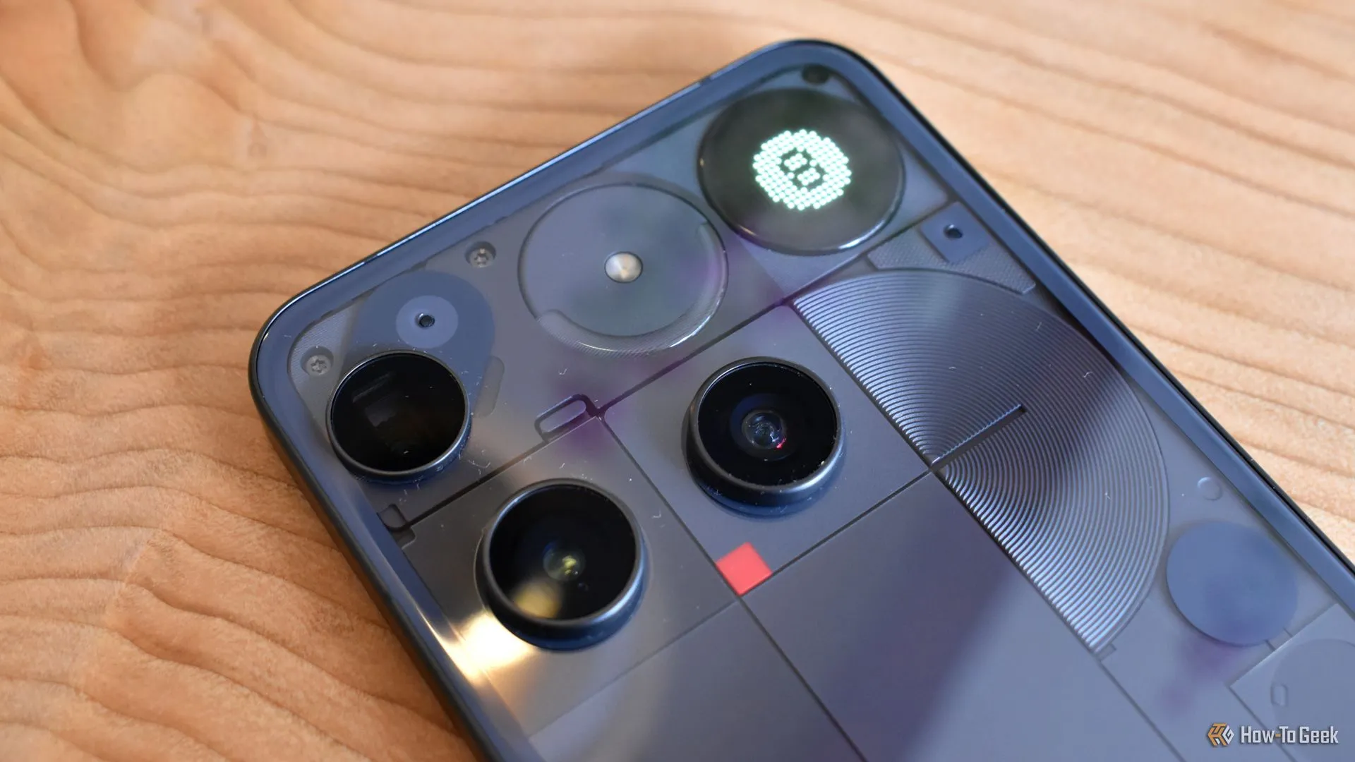 Tính năng &quot;Magic 8 Ball&quot; trên Glyph Matrix của Nothing Phone (3) mang lại trải nghiệm tương tác thú vị
