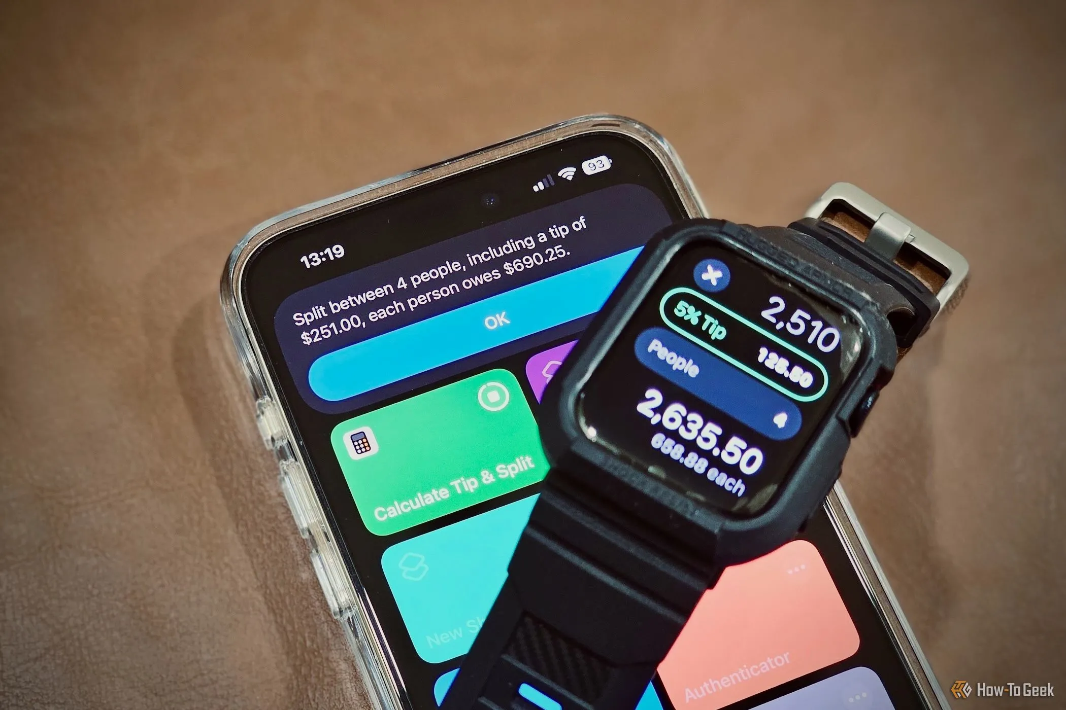 Tính toán tiền boa và chia hóa đơn trên Apple Watch và iPhone, minh họa khả năng thực hiện các tác vụ phức tạp của đồng hồ thông minh hiện đại.