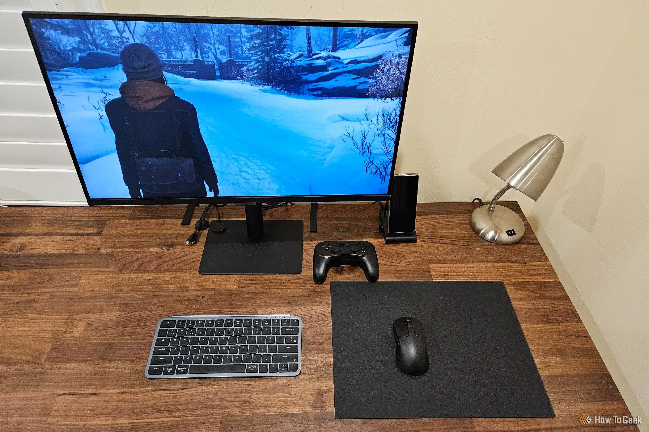 Trải nghiệm chơi game Life Is Strange: Double Exposure qua NVIDIA GeForce NOW trên Samsung Galaxy Z Fold 6, được kết nối với màn hình ngoài qua Samsung DeX.
