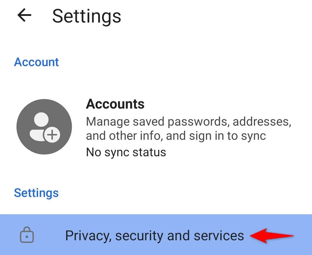 Trang cài đặt (Settings) với mục Quyền riêng tư, bảo mật và dịch vụ trên Edge di động.