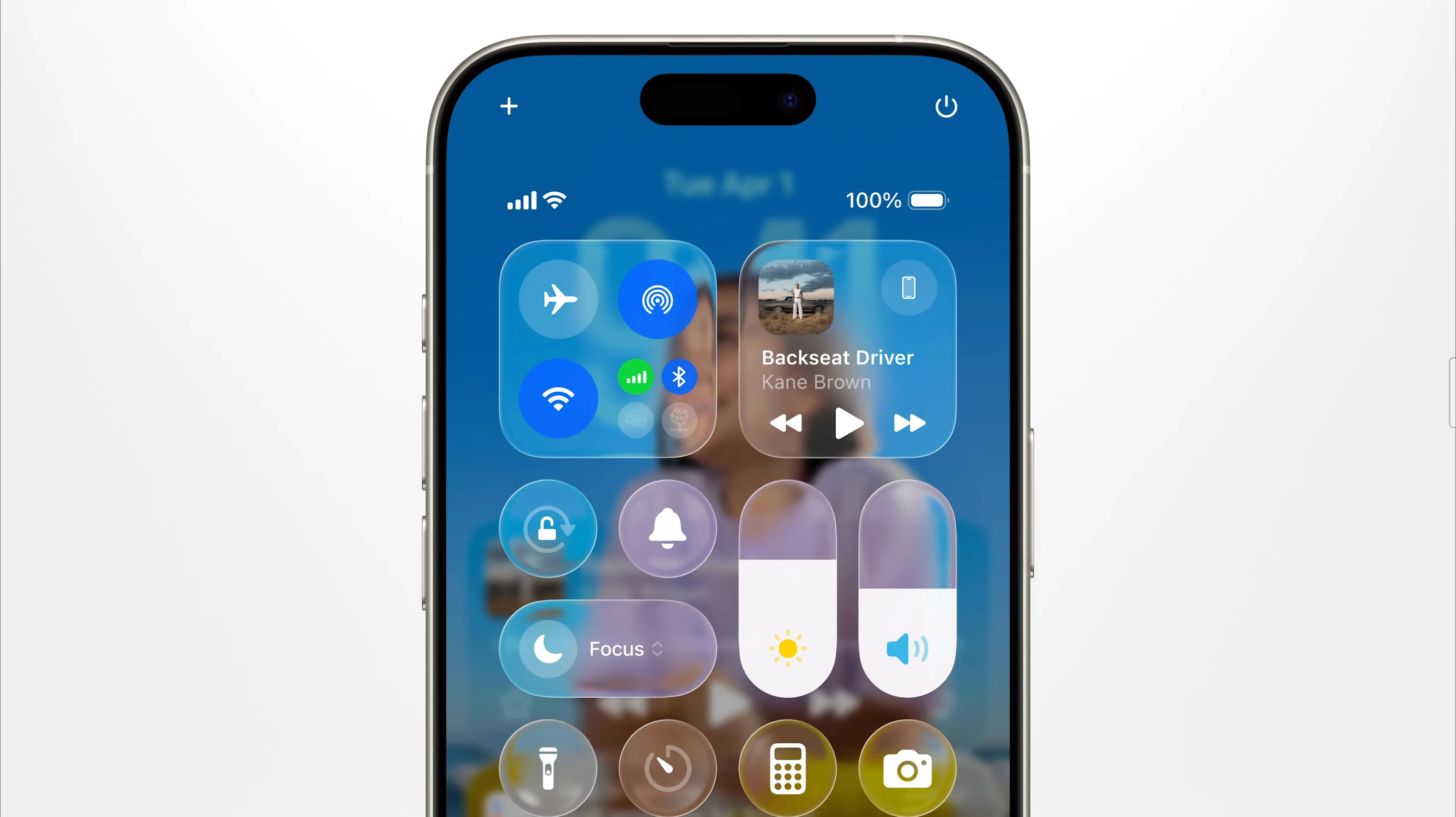 Trung tâm điều khiển iOS 26 với thiết kế Liquid Glass.