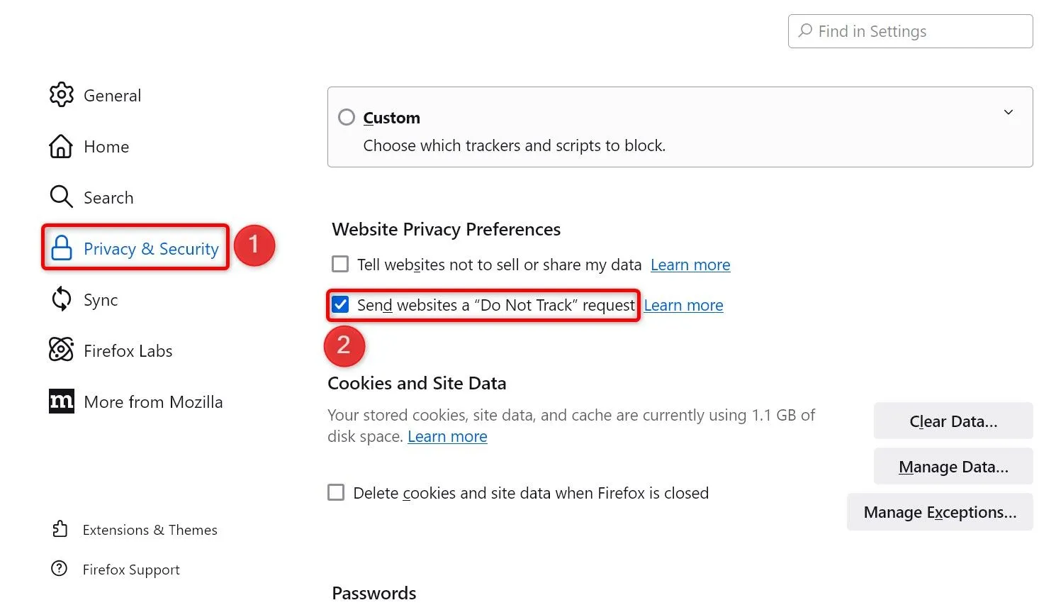 Tùy chọn &quot;Send Websites a Do Not Track Request&quot; được bật trong cài đặt quyền riêng tư của Firefox trên máy tính.