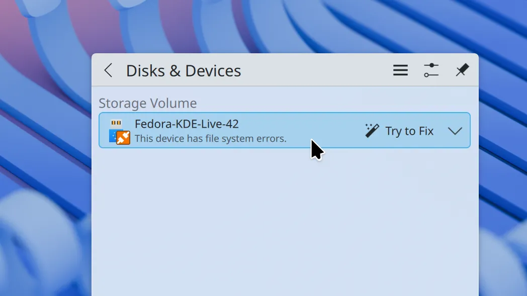 Widget Disks &amp; Devices của KDE Plasma hiển thị lỗi hệ thống tệp tin và tùy chọn &quot;Try to Fix&quot; để sửa lỗi tự động.