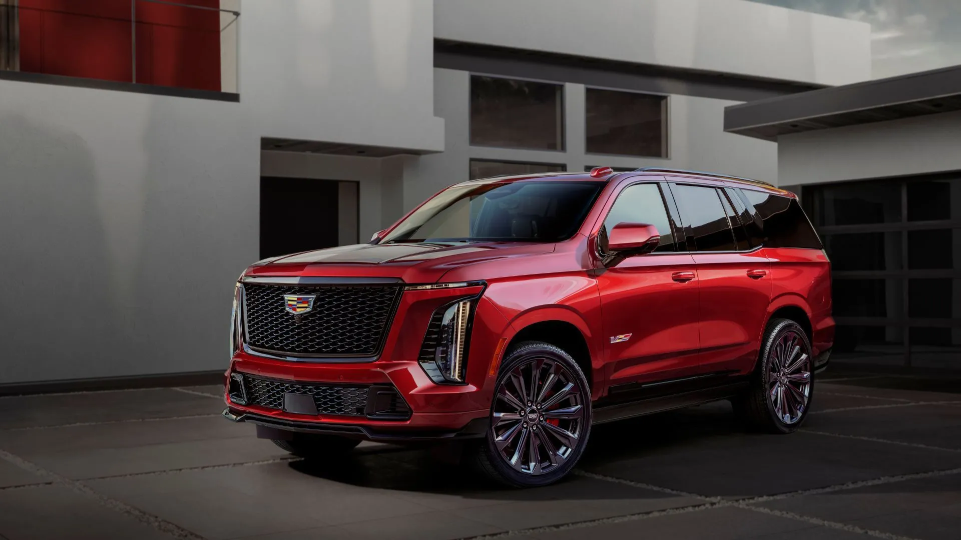 Xe Cadillac Escalade V 2025 màu đen đậu trên đường